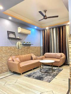 Let'Stay - Cuzzie, Sector 63A Noida - 9