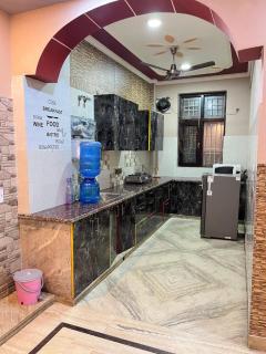 Let'Stay - Cuzzie, Sector 63A Noida - 4