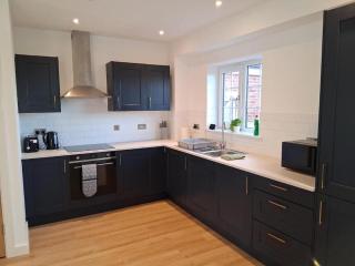 Stylish 3BR House Sleeps 6 & Parking - 3