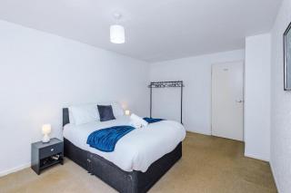 2 BR House, Sleeps 4, Free Parking, Fast Wi-FI - 1