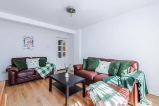 2 BR House, Sleeps 4, Free Parking, Fast Wi-FI - 5
