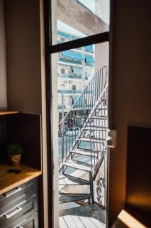 Elegant renovated Athenian Downtown Apartment - 4