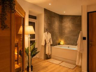 Quelque Part Suite romantique Sauna Balnéo - 0