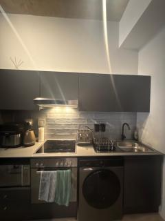 Black Brick 1, Modern Stylish, Studio in Sandton - 3