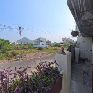 Sev-N Dorms AC Backpacker Hostel Near Girivalam - 2