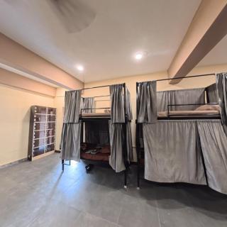 Sev-N Dorms AC Backpacker Hostel Near Girivalam - 1