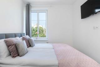Cosy Apartment with a Balcony Close to the Old Town by Noclegi Renters - 8