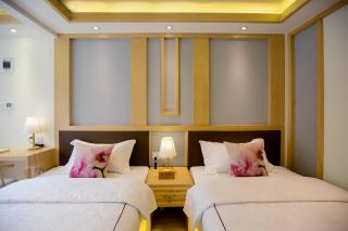 Yuezhu Xuan Zen Boutique Resort Lijiang Ancient Town,Naxi courtyard Near Mu's Palace and Zhongyi Market and Sifang St,English Host and Travel Assistant,Free Airport Pickup for 3 nights and Luggage Service,Daily Western and Chinese Breakfast - 4