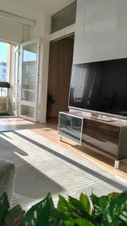 Centrally-located apartment next to shopping center & Metro - 6