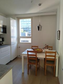 Centrally-located apartment next to shopping center & Metro - 2