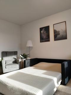 Centrally-located apartment next to shopping center & Metro - 1