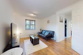 Bright 2BR Home Near Stadium with Easy London Access - 4