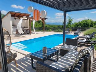 Lazy 8 Villa - 1