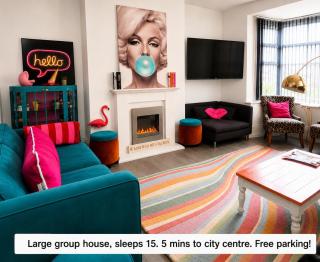 Stylish house-5 mins to City Centre-Sleeps15-Free parking - 0