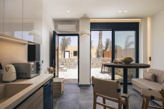 Pelagos Seaside Suites - 7