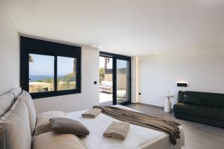 Pelagos Seaside Suites - 2