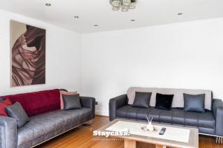 Stylish 6BR Manchester Home w Parking & Gym - 3