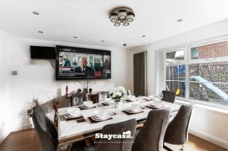 Stylish 6BR Manchester Home w Parking & Gym - 1