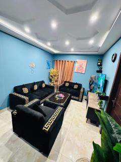Luxury 402 Apartment - 3
