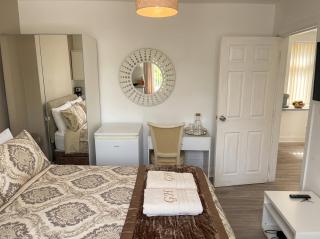 Jacuzzi City Guesthouse, about a 7 min walk to Racecourse and 10 mins to the City - 1
