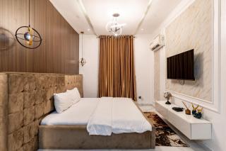 Tastefully Furnished 2Bed Apartment - 3