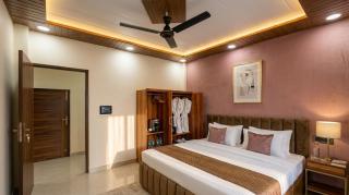 Hotel KASA ORCA Near Tilak Nagar and Subhash Nagar Metro Station - 1