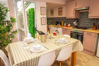 Margate Seaside House with Hot Tub, Pool Table & PS5 Entertainment for 9! - 5