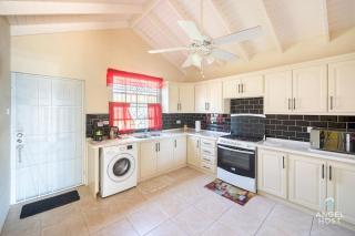 Beachy Cottage I Kitchen I Wi-Fi I Shaded Cabana I Parking - 5