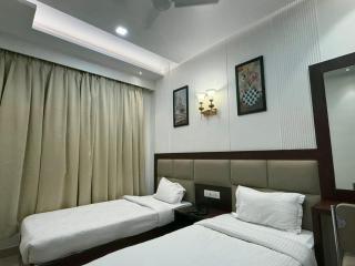 Hotel Golden Crown - 600m to Kashi Vishwanath Temple - 1