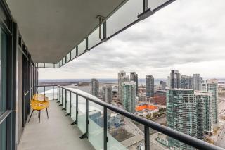 Executive 2 Bedroom Condo in Downtown Toronto - 9