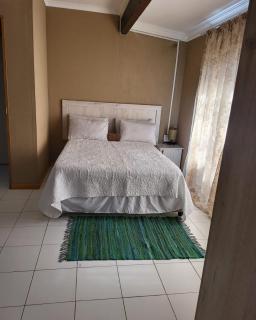 Emakhonkosi Guest House Witbank - 4