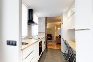 Stylish Apartment by Plaza Santa Ana - 3