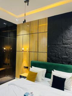J&E luxury Apartment and lounge limited - 0