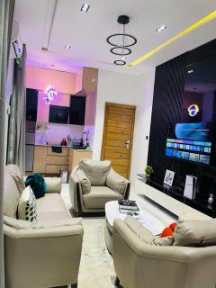 J&E luxury Apartment and lounge limited - 3