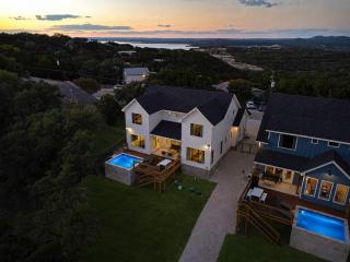 Heated Pool for Family Retreat Grill Loungers & Views - 0