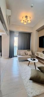 Hamilton Greenbelt Makati - 4