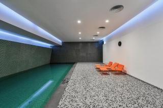 Exceptional 3BR Apartment with Gym Pool and Terrace - 3