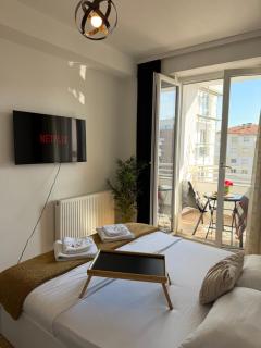 Cozy Central Apartment - 9