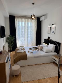 Cozy Central Apartment - 8