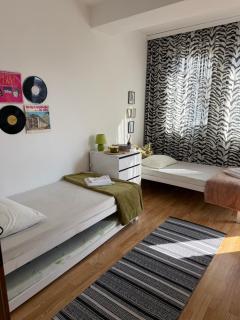 Cozy Central Apartment - 7