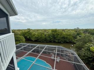 Twin Dolphins Pool, Docks, Elevator, Golf Cart - 2
