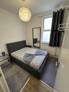 Modern 2-Bedroom Apartment - Heart of Douglas - 8