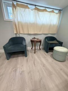 Ideal Bachelor Suite For Couples in Aurora - 6