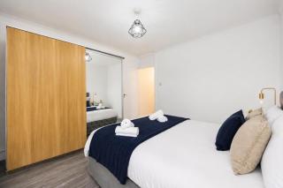 Spacious 2 BR House with Private Garden Battersea - 6
