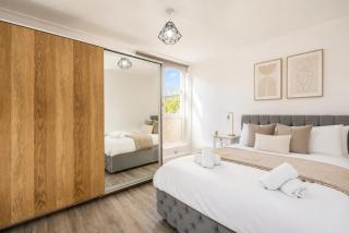 Spacious 2 BR House with Private Garden Battersea - 1