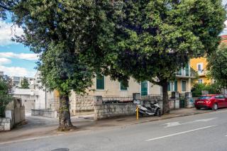 Urban Apartment Split- Free parking - 9