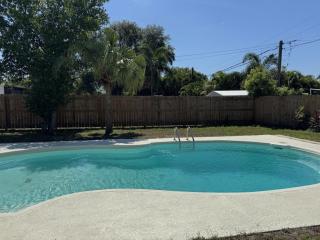 Gulf Breeze Getaway 3BR Home with Private Pool, 5 Minute Drive to Madeira Beach - 6