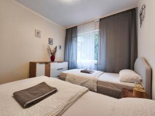Family Suites & Parking - 1