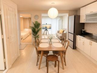 Cozy Family House near Nampo station, Parking Available, Yeongdo Entrance - 0