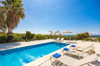 Spiros Beach Villa - 2